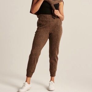 Abercrombie & Fitch Soft Leopard Print Jogger Sweatpants Women’s Size Medium